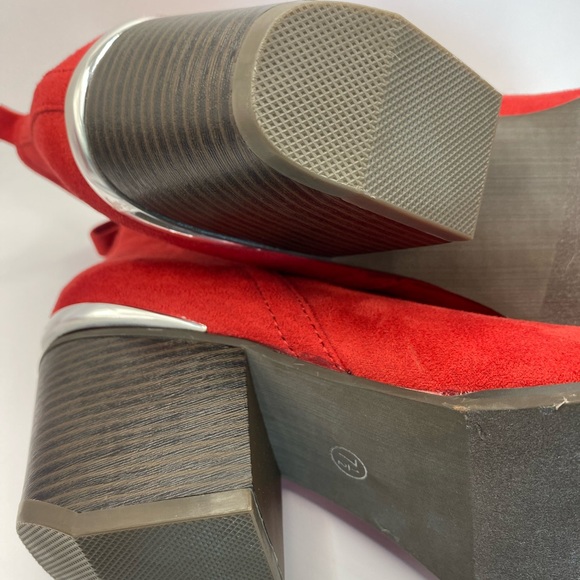 YDN Red Low Heel Faux Suede Cut Out Metal Toe Ankle Booties - NWOT Size: 7.5 - Picture 5 of 8